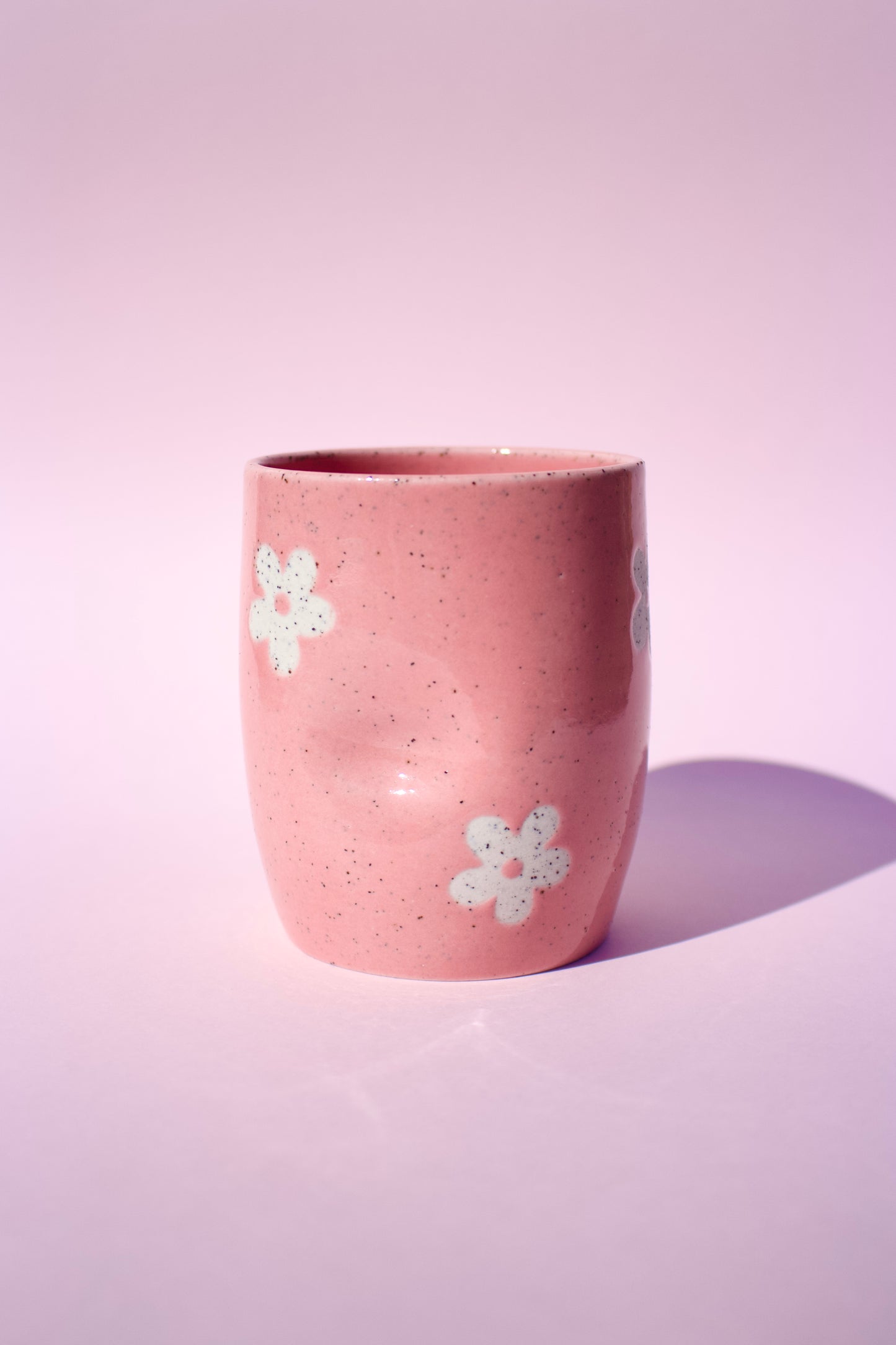 Speckled Pink Daisy Thumb Cup