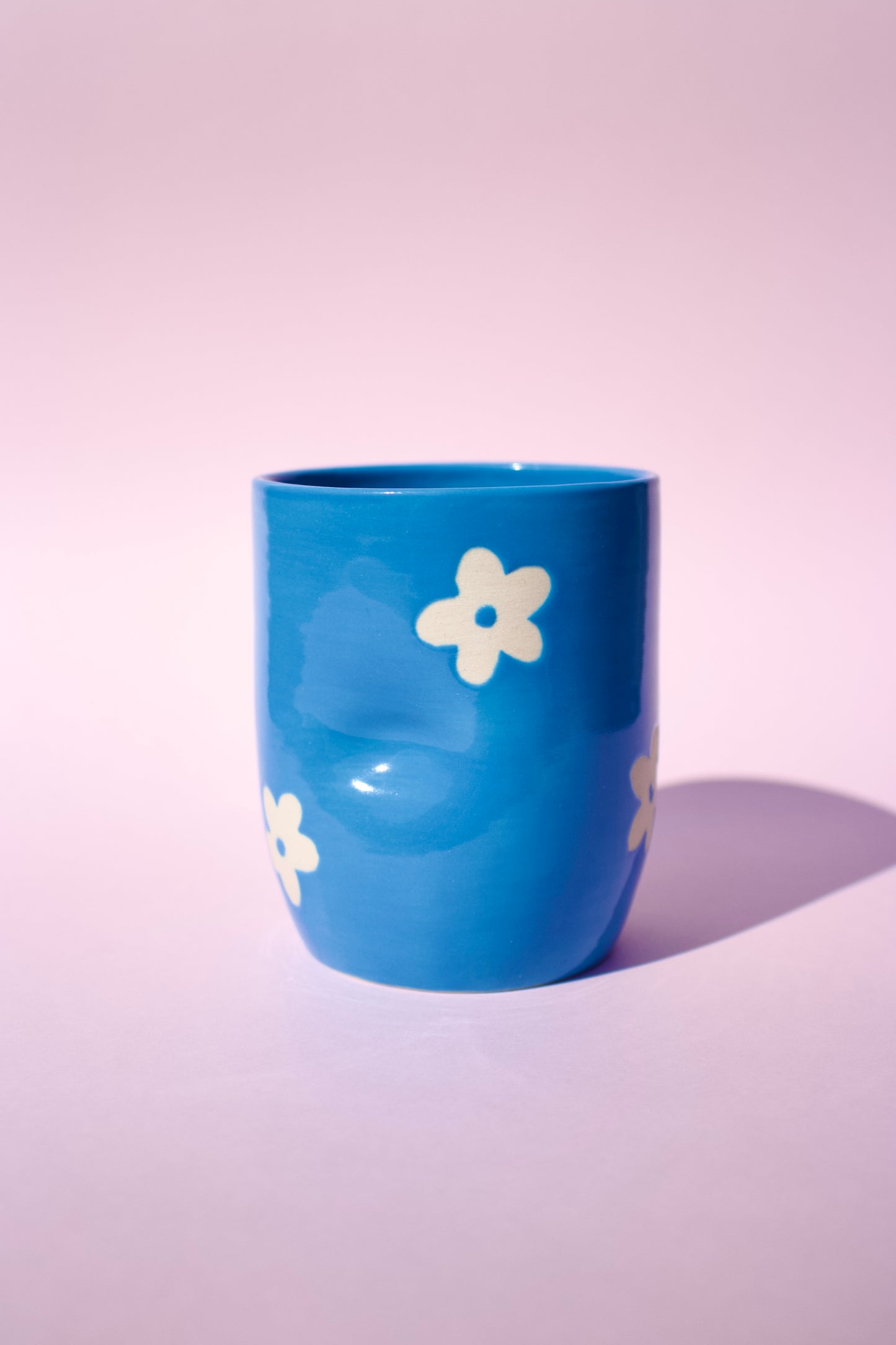 Electric Blue Daisy Thumb Cup