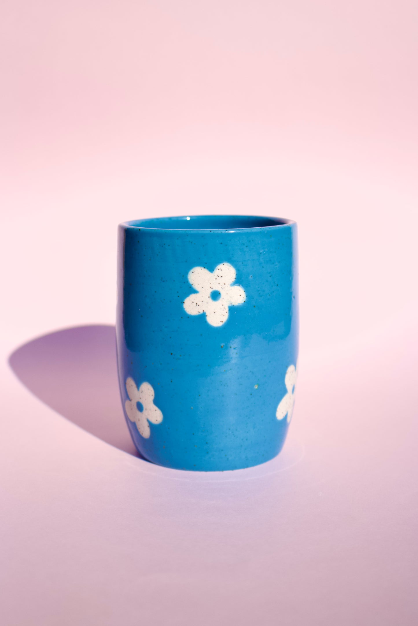 Speckled Electric Blue Daisy Thumb Cup