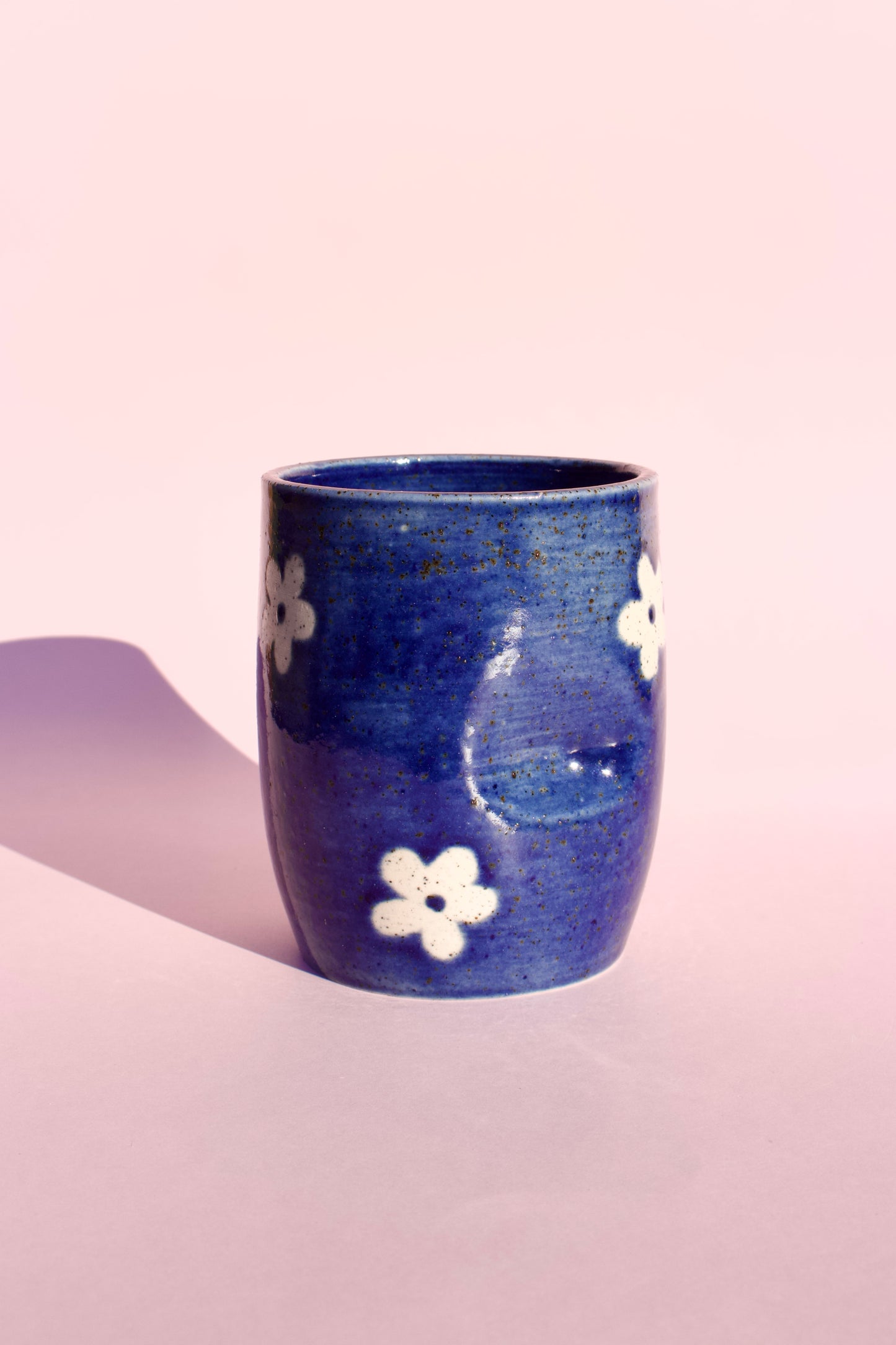 Speckled Blue Daisy Thumb Cup
