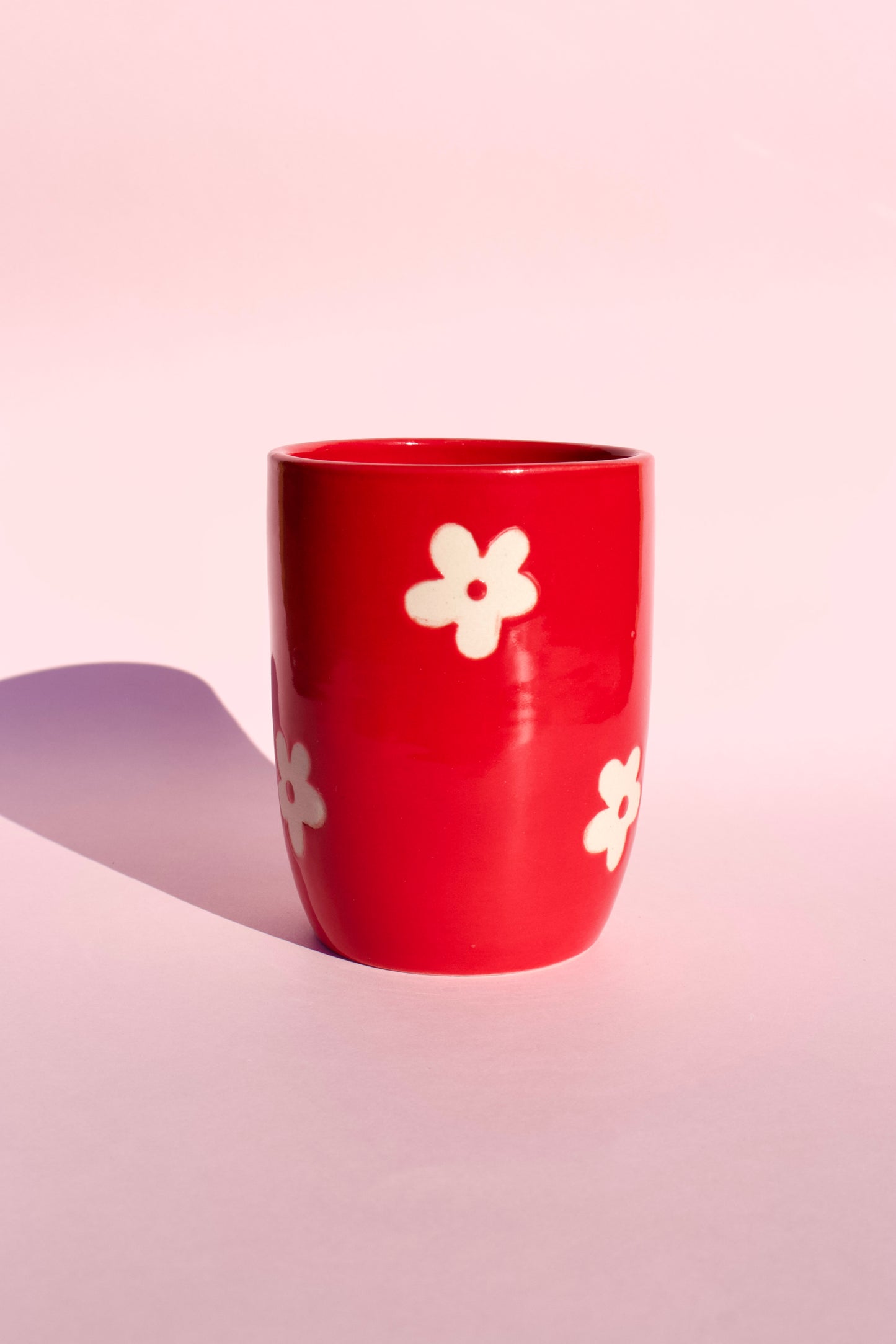 Red Daisy Thumb Cup