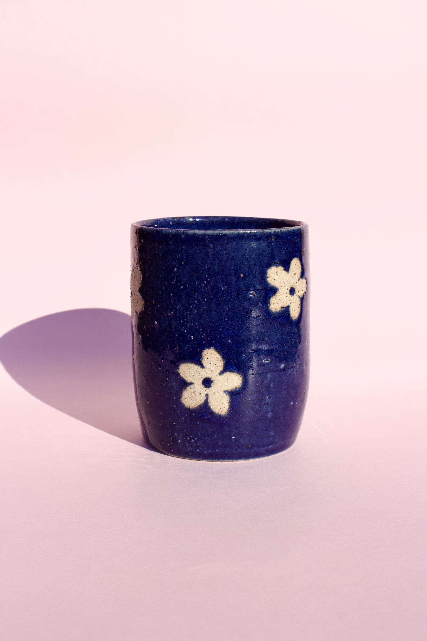 Blue Daisy Thumb Cup