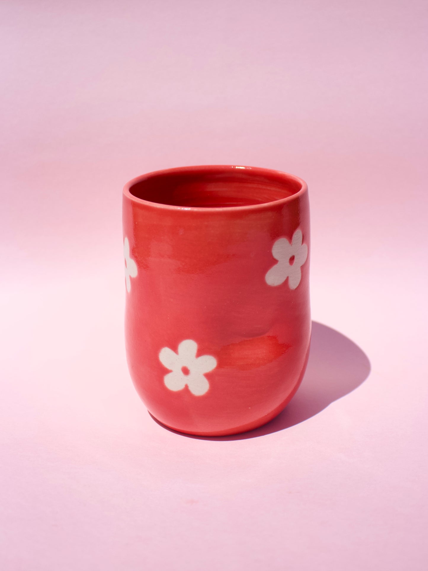 Red Daisy Thumb Cup