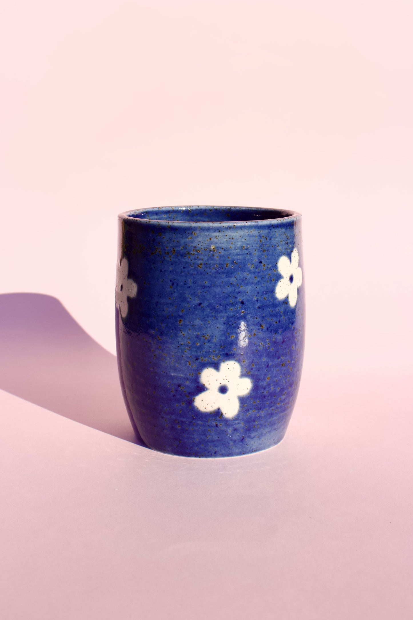 Speckled Blue Daisy Thumb Cup