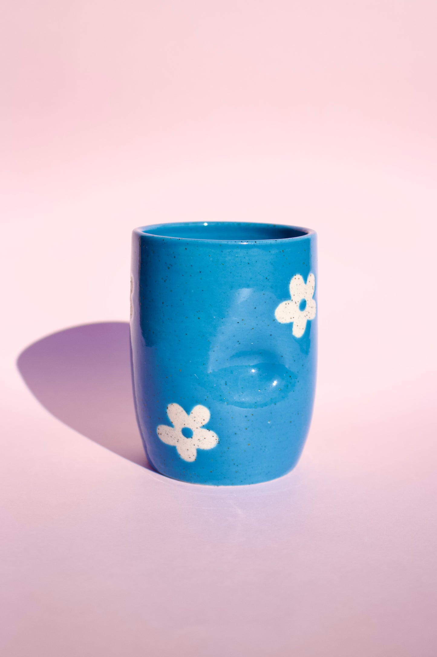 Speckled Electric Blue Daisy Thumb Cup