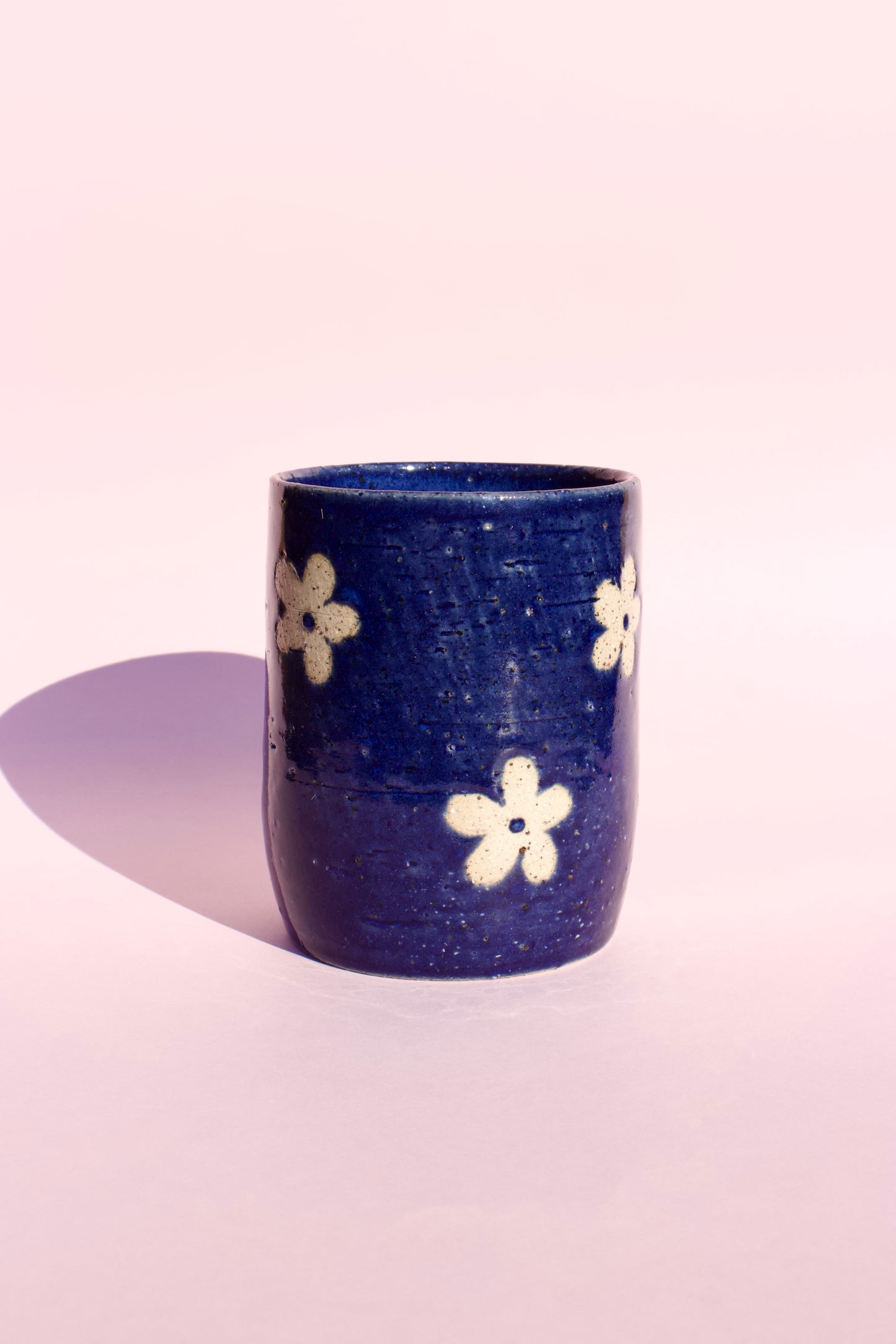 Blue Daisy Thumb Cup