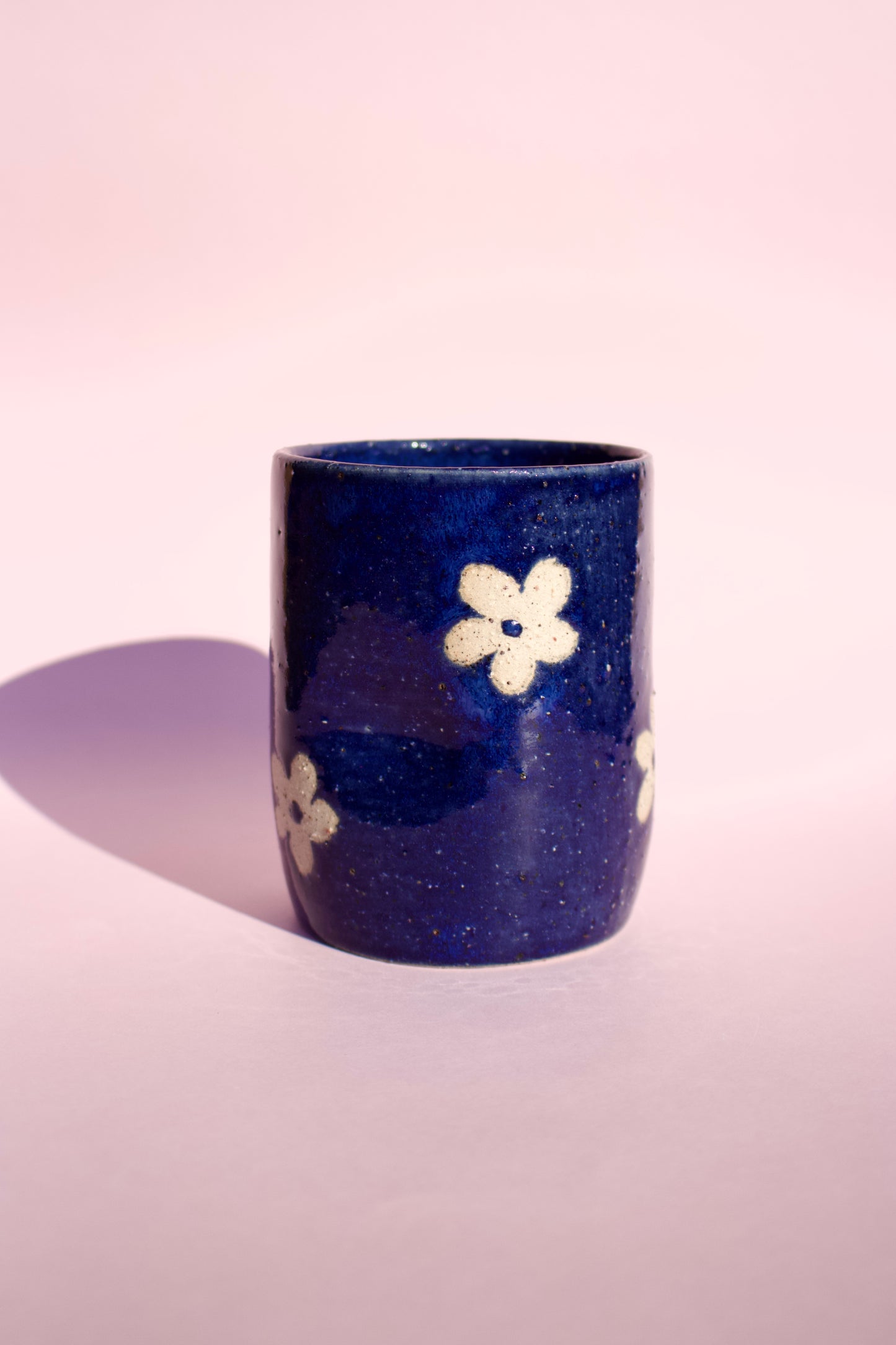 Blue Daisy Thumb Cup