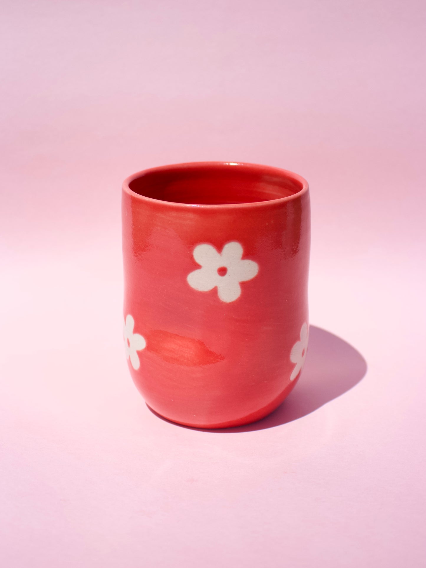 Red Daisy Thumb Cup