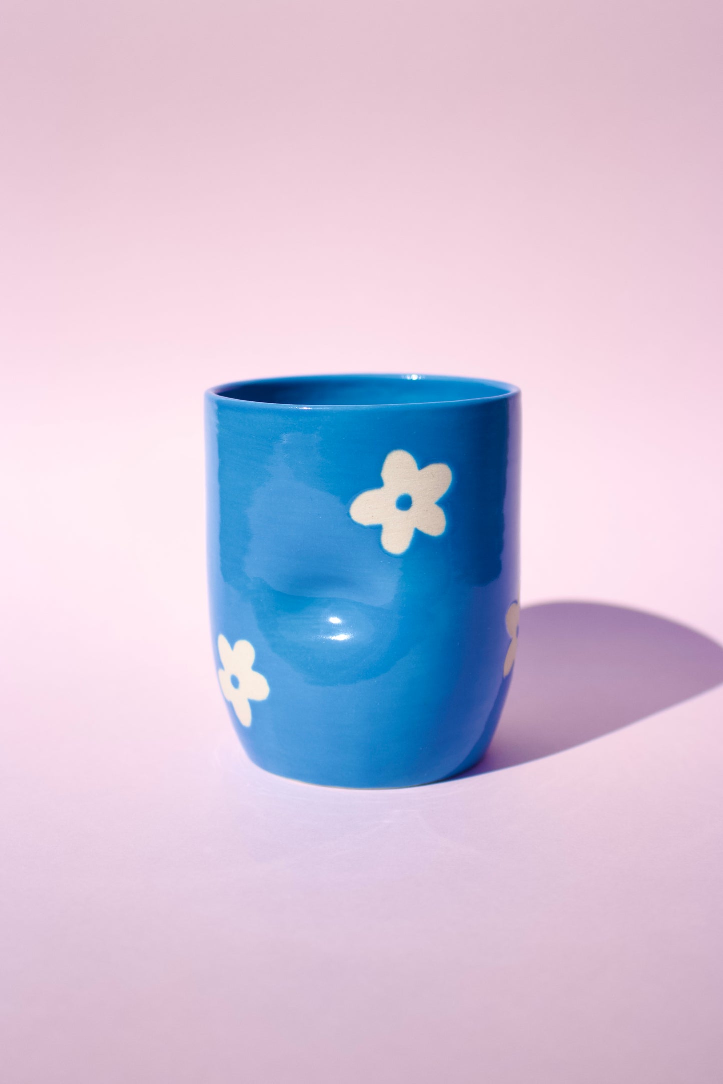 Electric Blue Daisy Thumb Cup