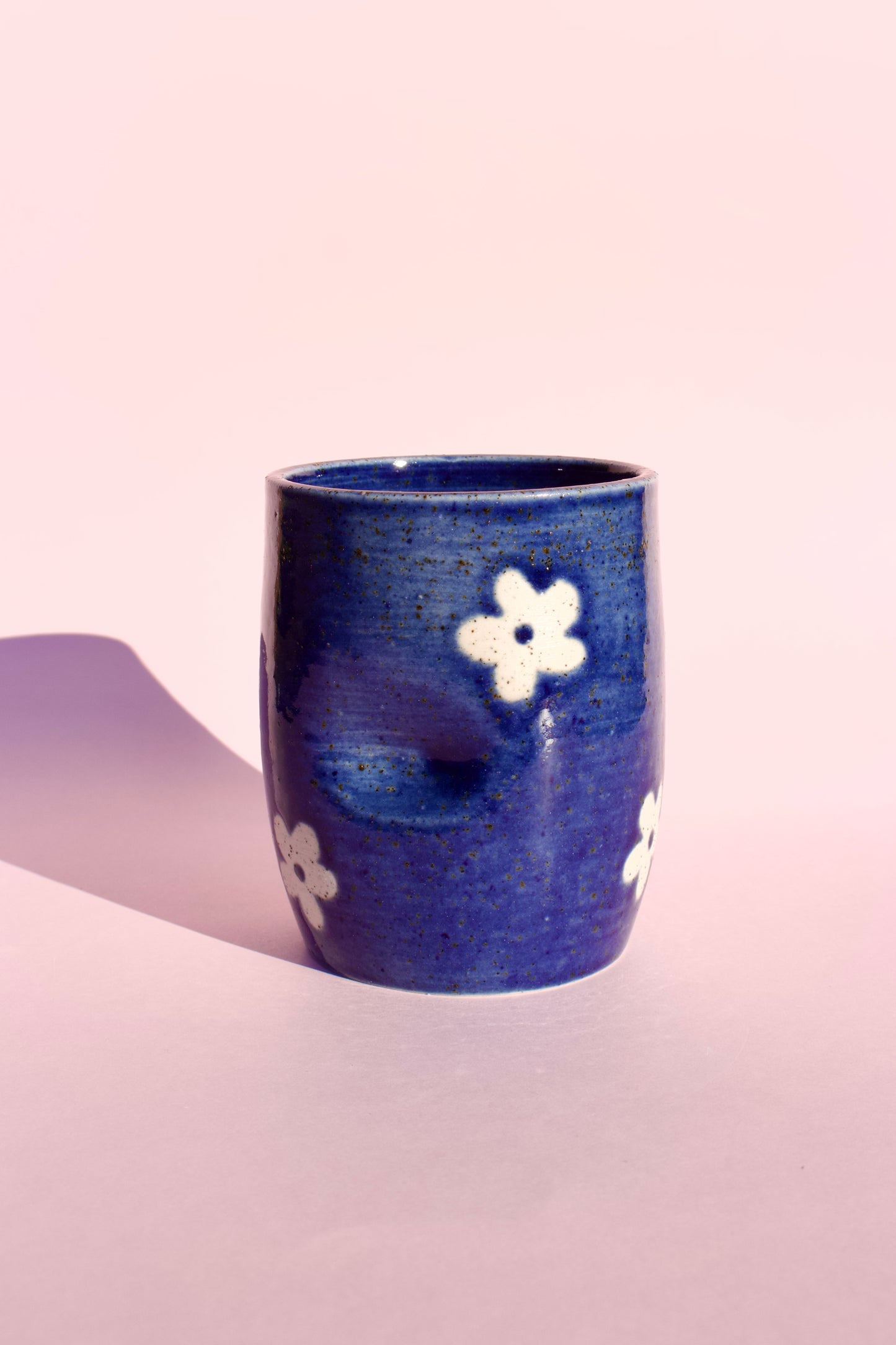 Speckled Blue Daisy Thumb Cup