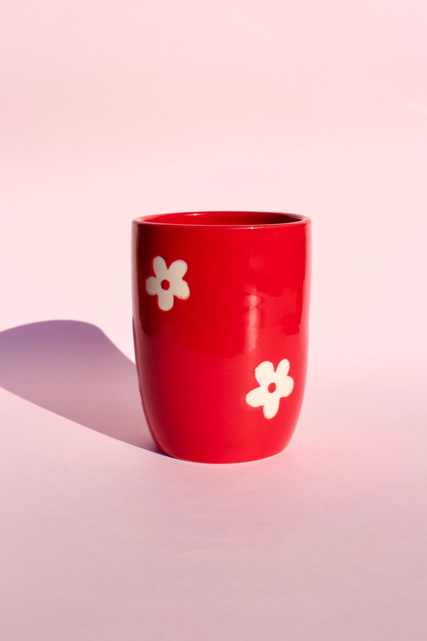 Red Daisy Thumb Cup