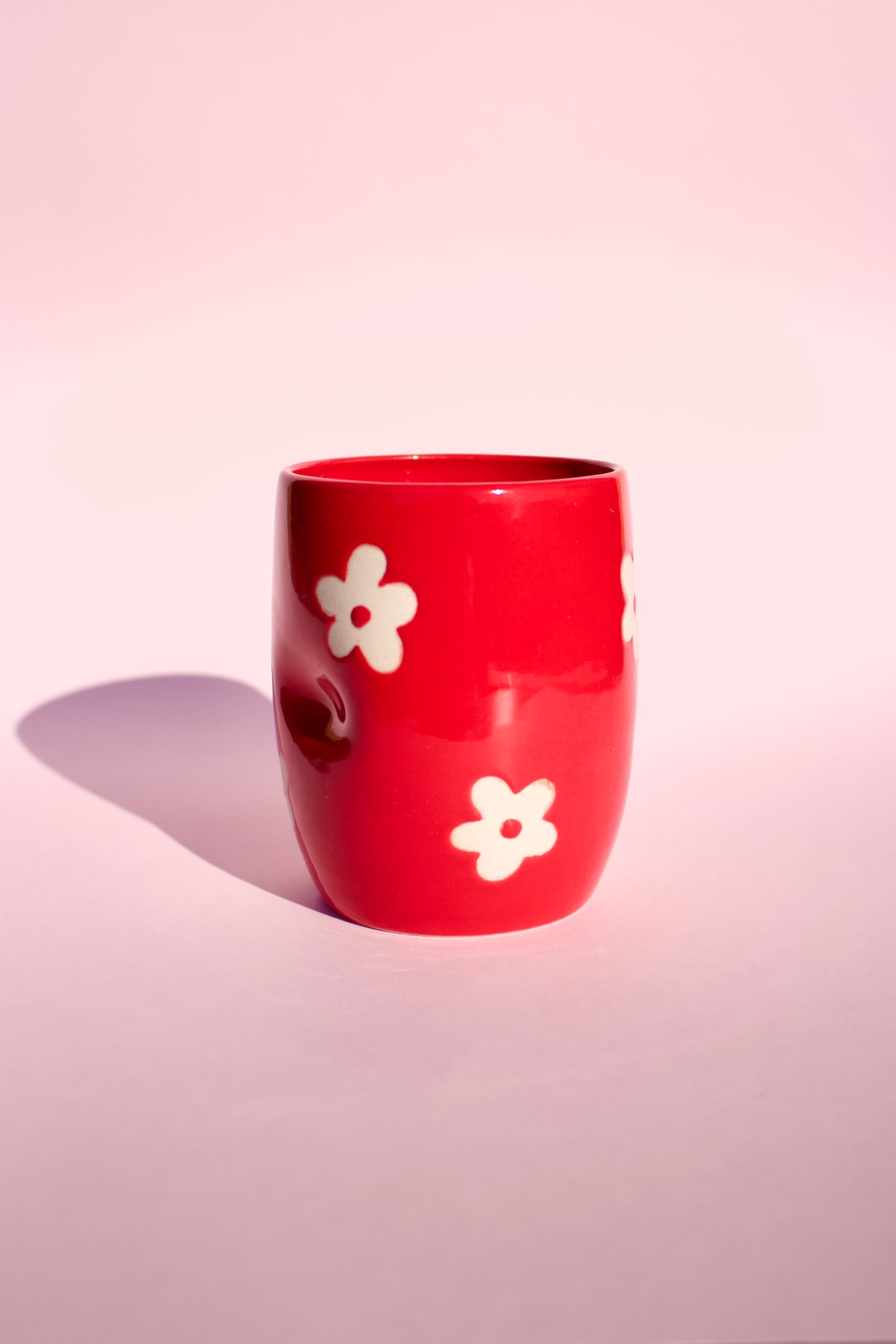 Red Daisy Thumb Cup 2