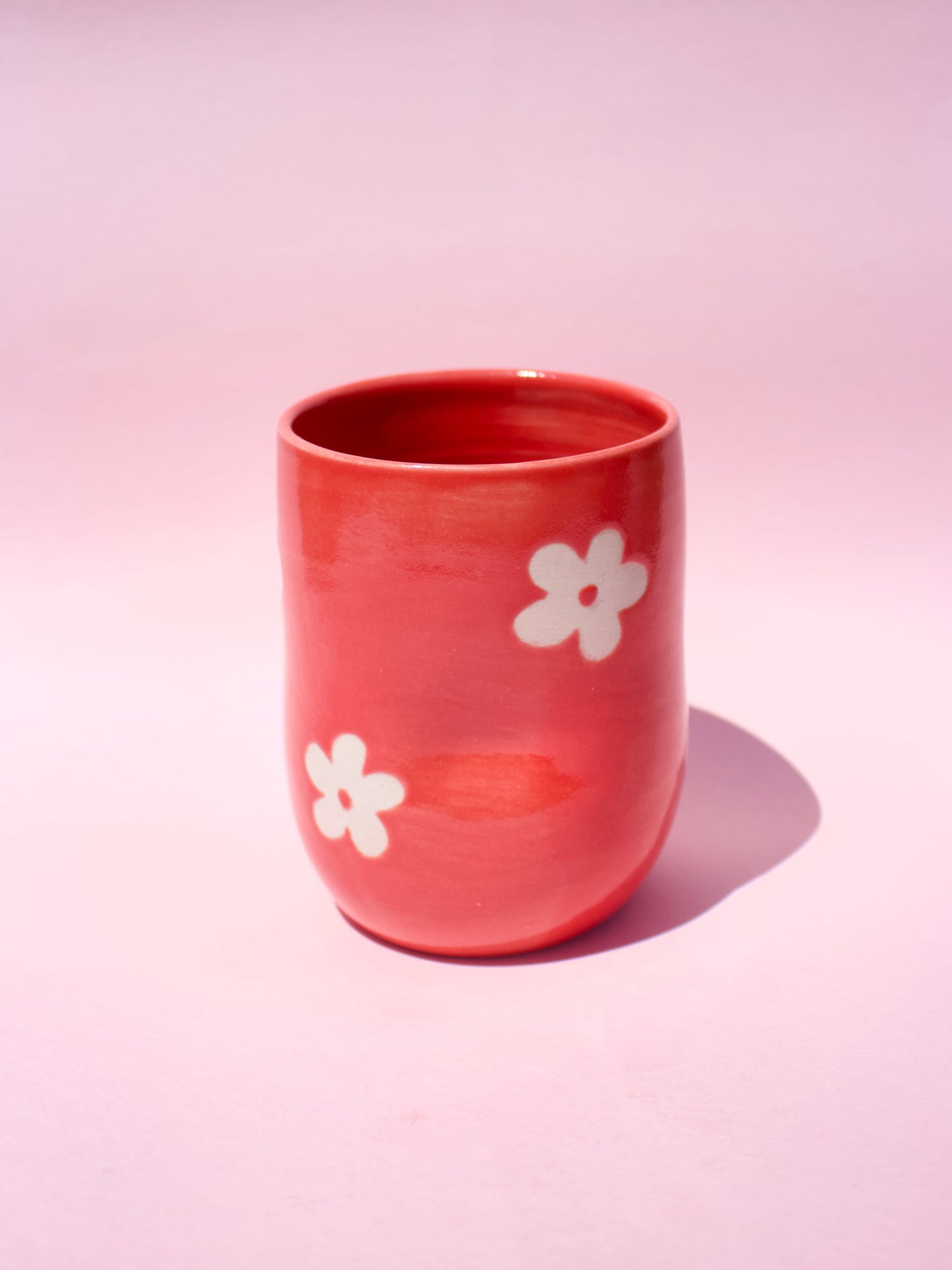 Red Daisy Thumb Cup