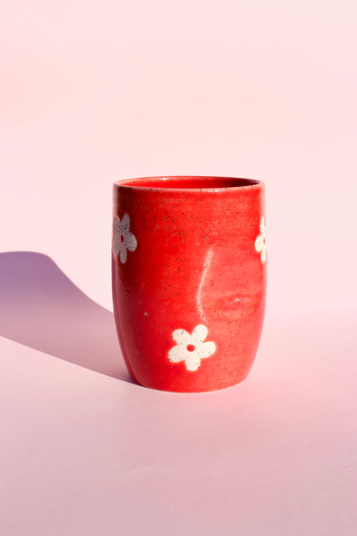 Speckled Red Daisy Thumb Cup 2
