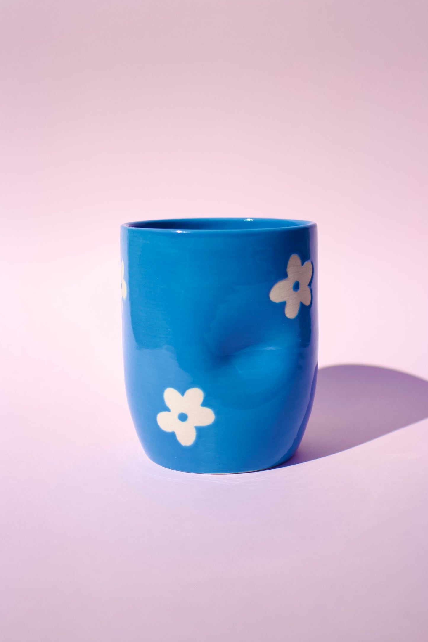 Electric Blue Daisy Thumb Cup