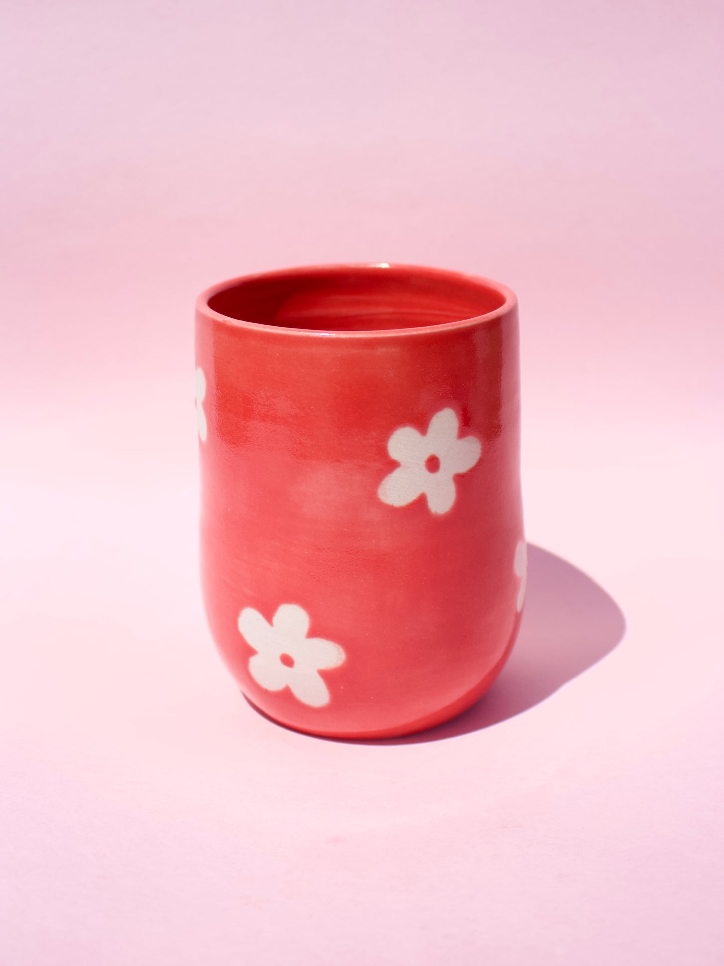 Red Daisy Thumb Cup