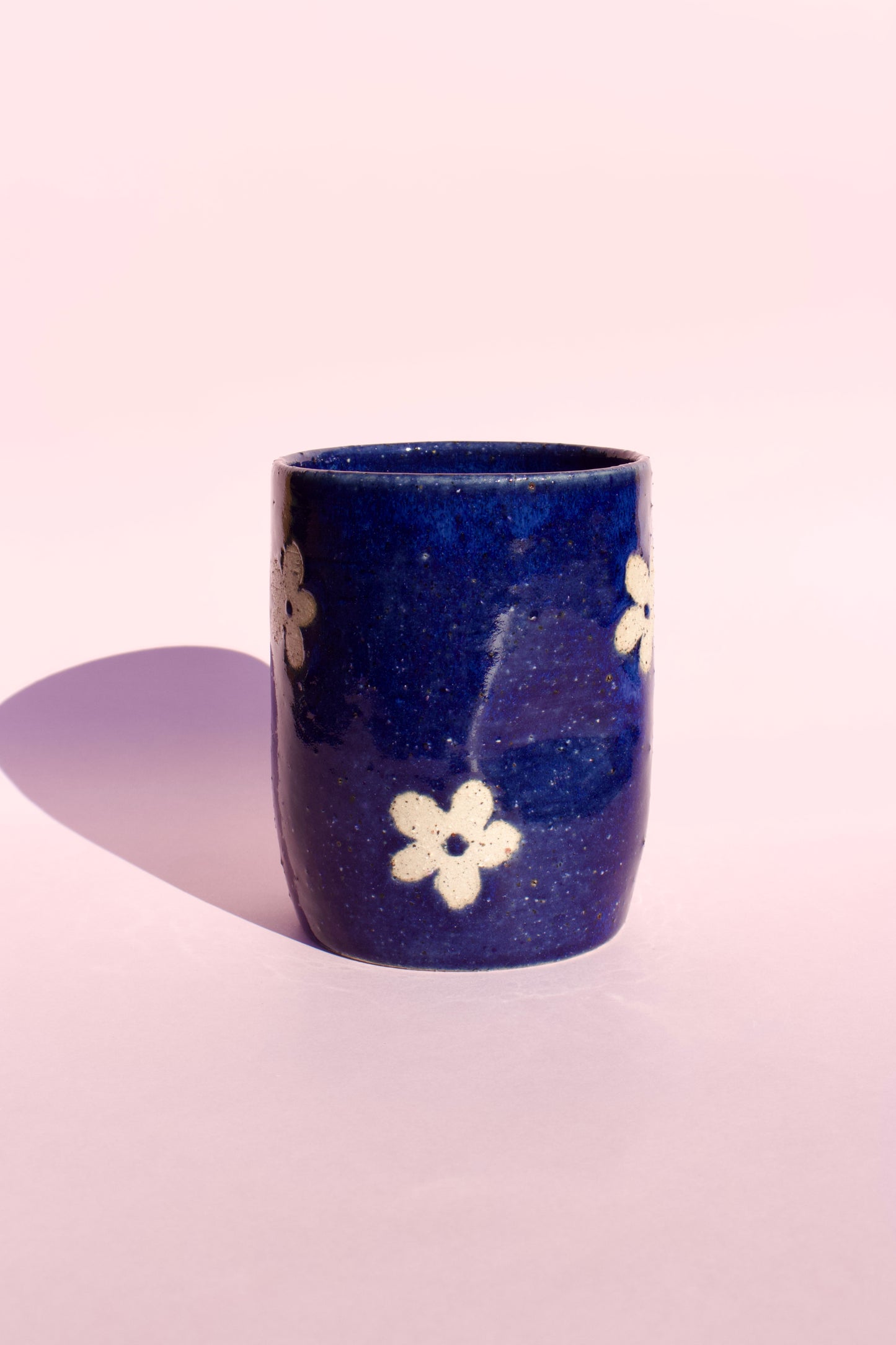 Blue Daisy Thumb Cup