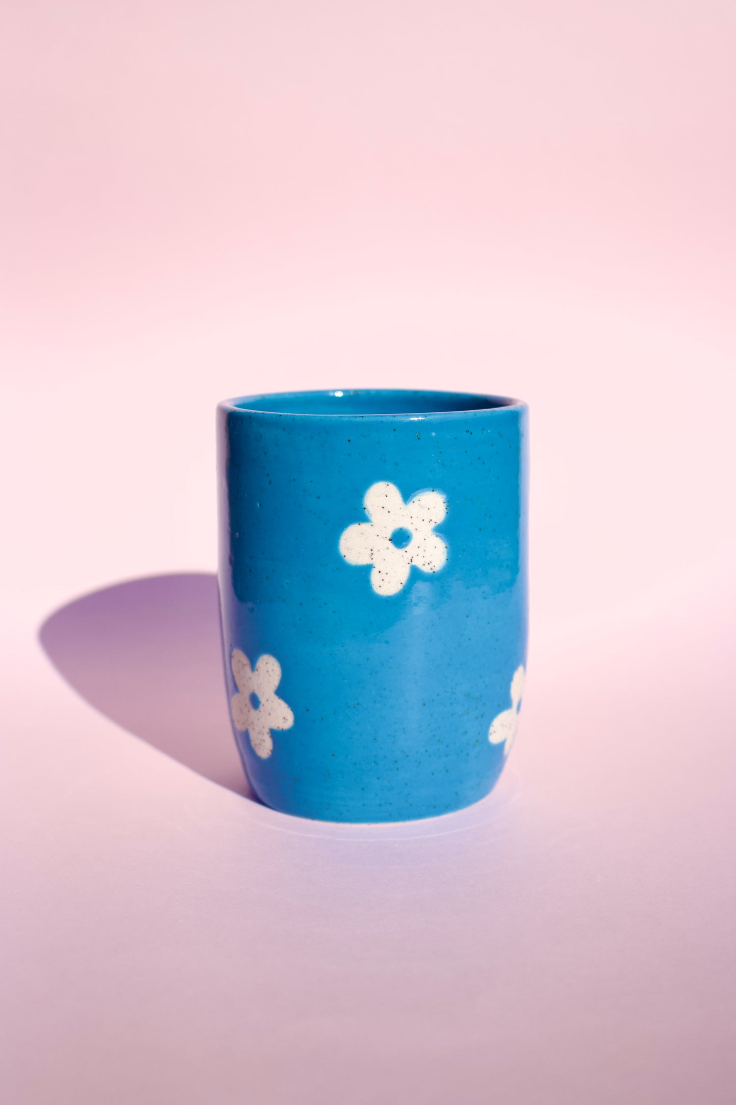 Speckled Electric Blue Daisy Thumb Cup