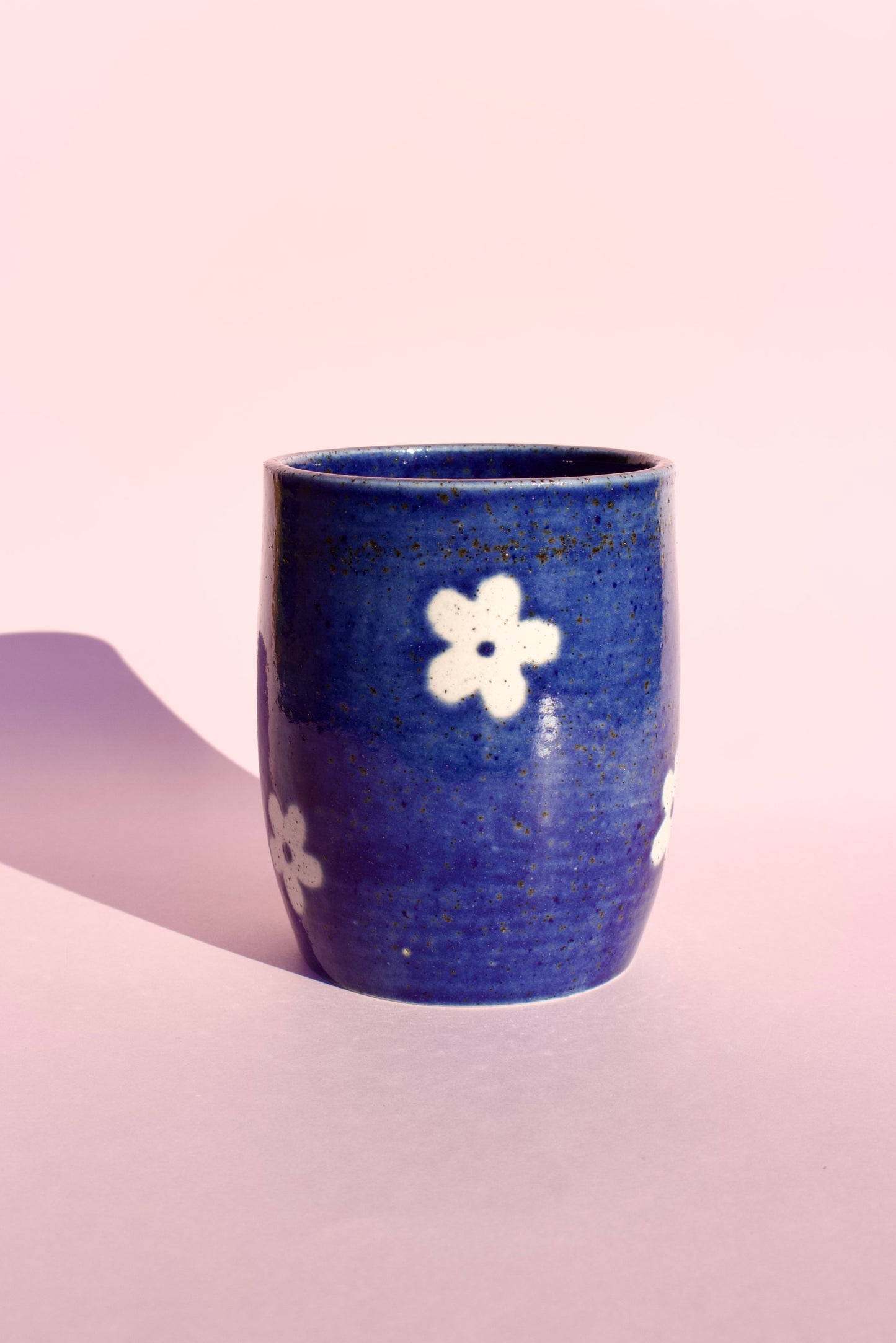 Speckled Blue Daisy Thumb Cup