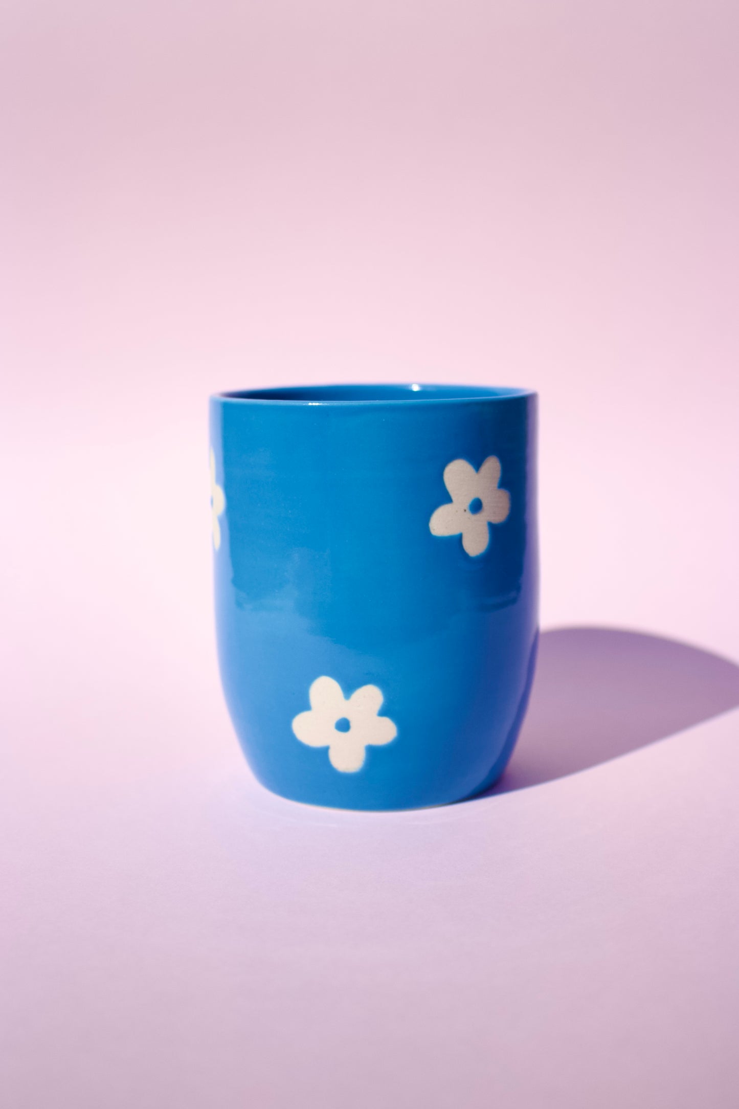 Electric Blue Daisy Thumb Cup